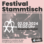 Grafik mit Text: "Festivalstammtisch, Freier Eintritt und Getränke, 2.8.24, Klangtherapie Festival. Hintergrundbild: Aufnahme eines DJ-Sets